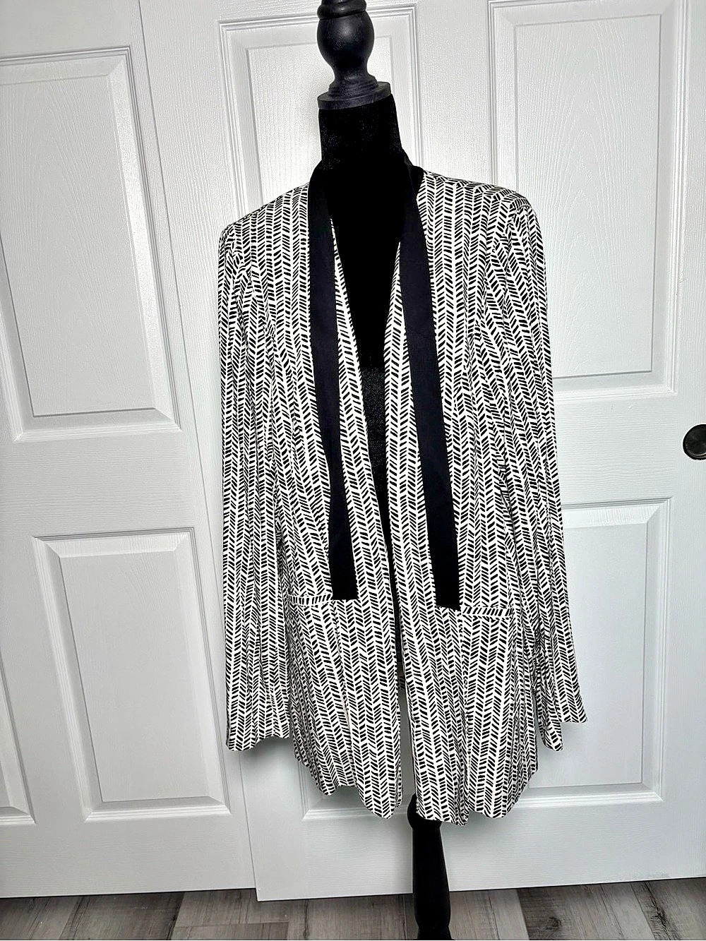 Torrid 2 Black White Chevron Print Open Front Blazer NWT